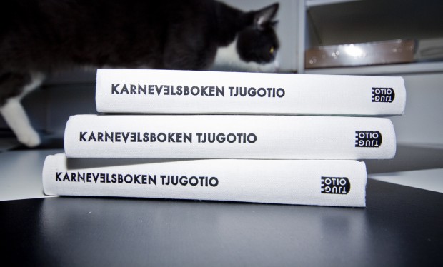 Vit textilrygg kommer snabbt visa om boken har hanterats